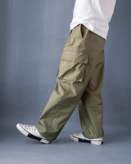 画像2: C/N GABARDINE CARGO PANTS｜Lt.GREEN (2)