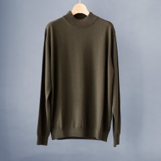 画像1: 12G LIGHT WEIGHT MERINO MOCK NECK｜DARK OLIVE (1)