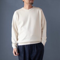 画像1: 18.5μm ウールVネックセーター｜アイボリー (1)